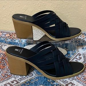 White Mountain Black Be Happy Weave Heel Size 10M